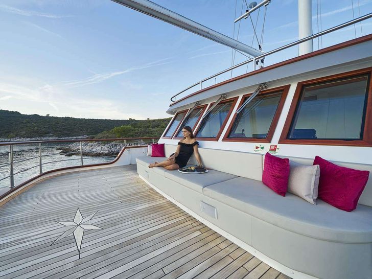 CORSARIO flybridge CORSARIO flybridge