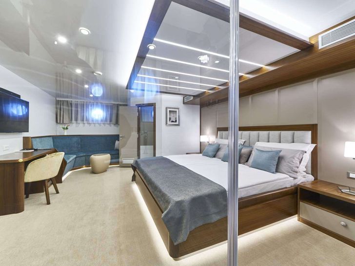 CORSARIO Queen sized cabin CORSARIO Queen sized cabin