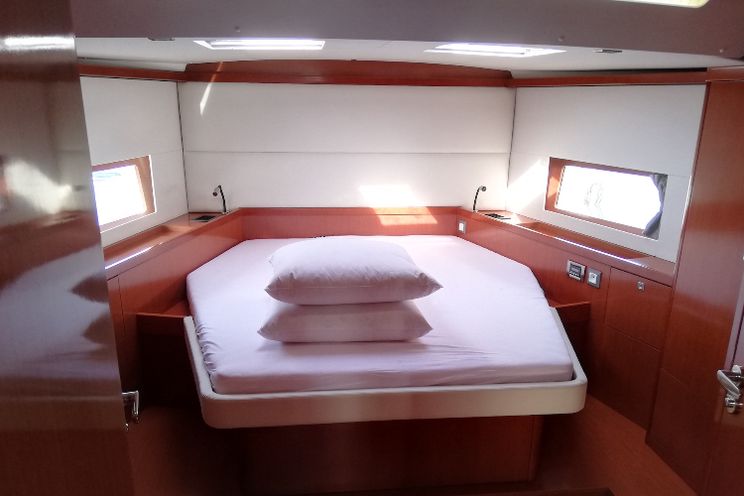 Charter Yacht MATISSE - Oceanis 55 - French Riviera - Golfe Juan - Cannes - Antibes - St Tropez