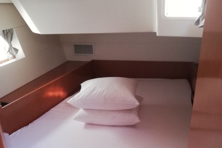 Charter Yacht MATISSE - Oceanis 55 - French Riviera - Golfe Juan - Cannes - Antibes - St Tropez