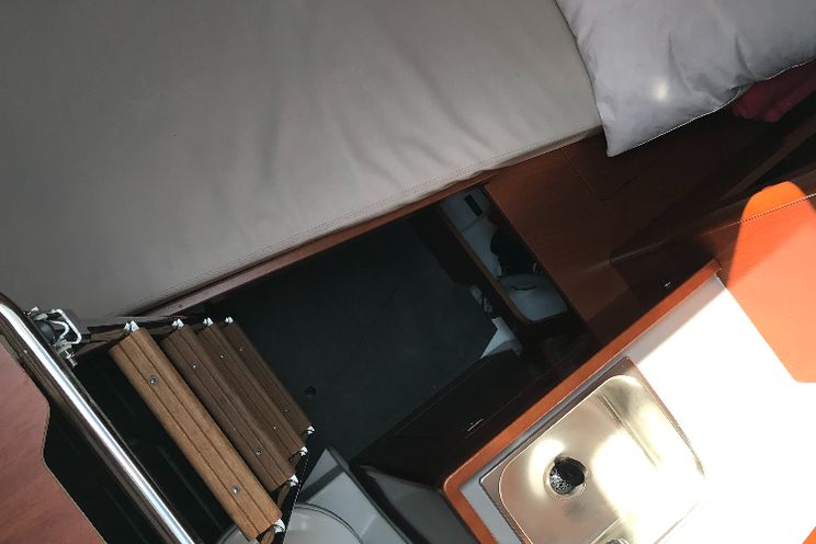 Charter Yacht MATISSE - Oceanis 55 - French Riviera - Golfe Juan - Cannes - Antibes - St Tropez