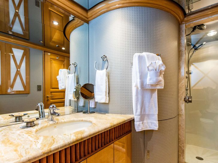 SEAQUEST Christensen 37m - VIP cabin 2 bathroom SEAQUEST Christensen 37m - VIP cabin 2 bathroom