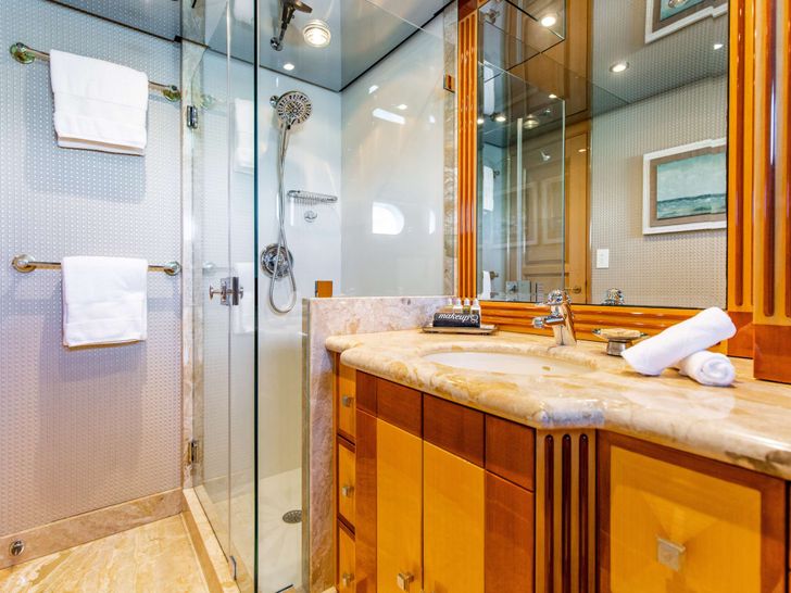SEAQUEST Christensen 37m - twin cabin bathroom SEAQUEST Christensen 37m - twin cabin bathroom