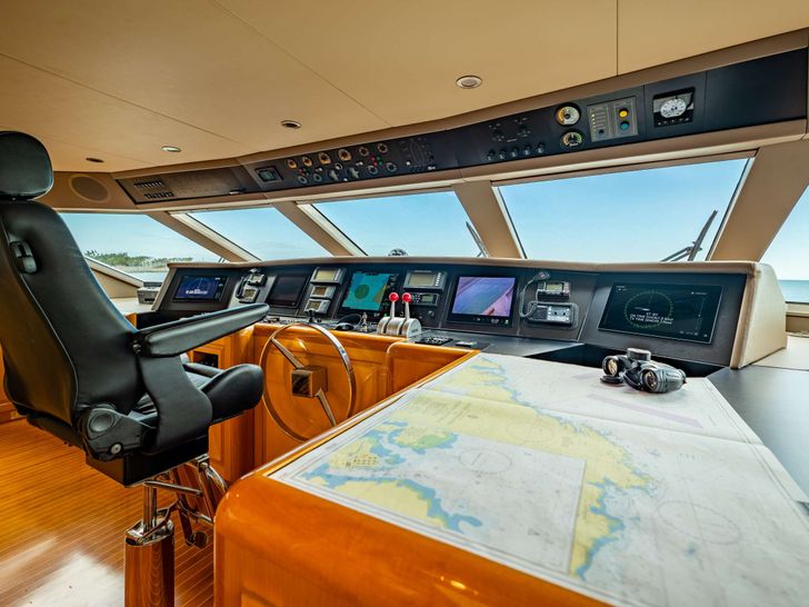 SEAQUEST Christensen 37m - cockpit SEAQUEST Christensen 37m - cockpit