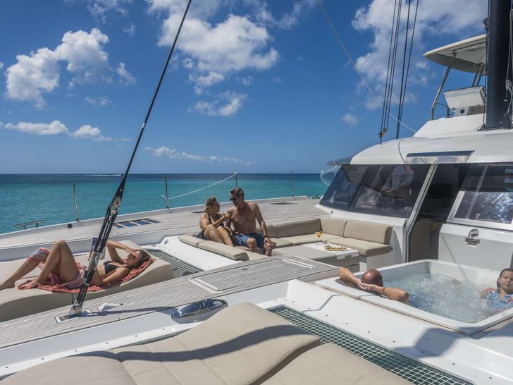 Foredeck / Jacuzzi Foredeck / Jacuzzi