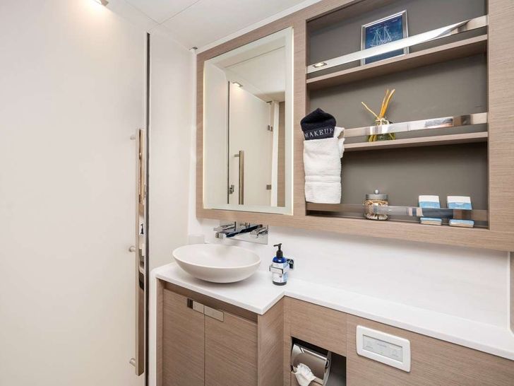 MY TY Fountaine Pajot Alegria 67 - cabin bathroom MY TY Fountaine Pajot Alegria 67 - cabin bathroom