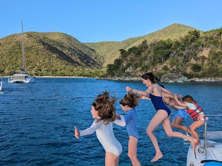 SCUBA DOO Lagoon 50 - plunging into the water SCUBA DOO Lagoon 50 - plunging into the water