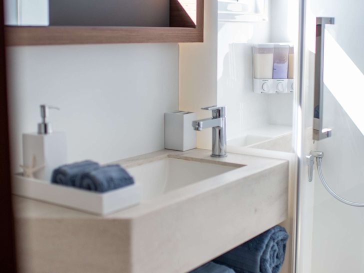 SCUBA DOO Lagoon 50 - cabin bathroom SCUBA DOO Lagoon 50 - cabin bathroom