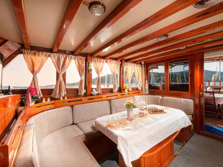 DONA Custom Sailing Yacht 25m - saloon DONA Custom Sailing Yacht 25m - saloon
