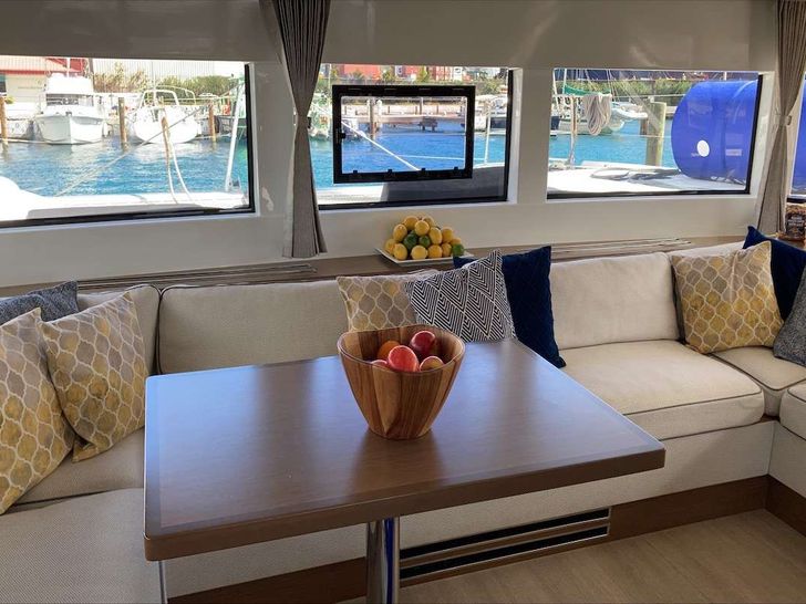 ESPERANZA II- Saloon ESPERANZA II- Saloon