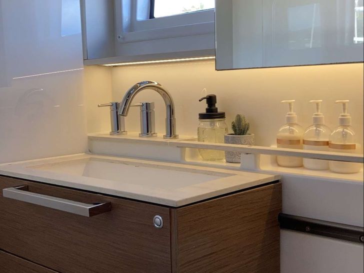 ESPERANZA II- Heads ESPERANZA II- Heads