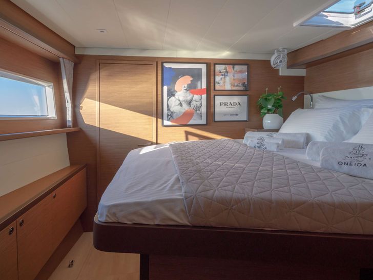 Interior ONEIDA Interior ONEIDA