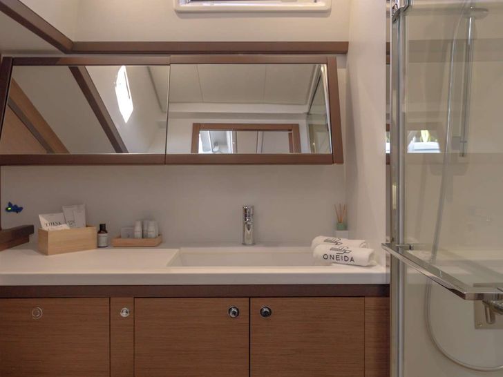 Interior ONEIDA Interior ONEIDA