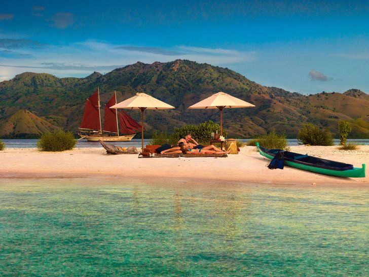 SI DATU BUA Phinisi 40m - beach set up SI DATU BUA Phinisi 40m - beach set up