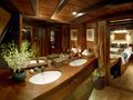 SI DATU BUA Phinisi 40m - Banda suite bathroom SI DATU BUA Phinisi 40m - Banda suite bathroom