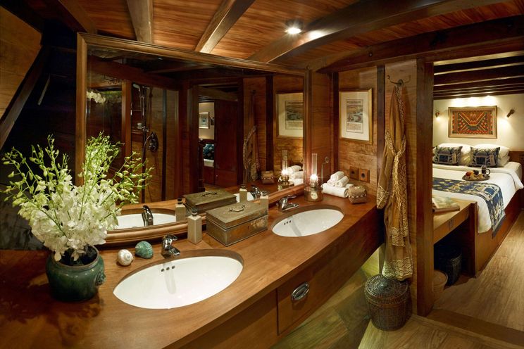 Charter Yacht SI DATU BUA - Phinisi 40m - 3 Cabins - Labuan Bajo - Komodo - Ambon - Raja Ampat - Indonesia