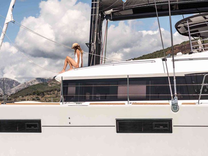 SOLEANIS II Lagoon 620 Essence - side hull SOLEANIS II Lagoon 620 Essence - side hull