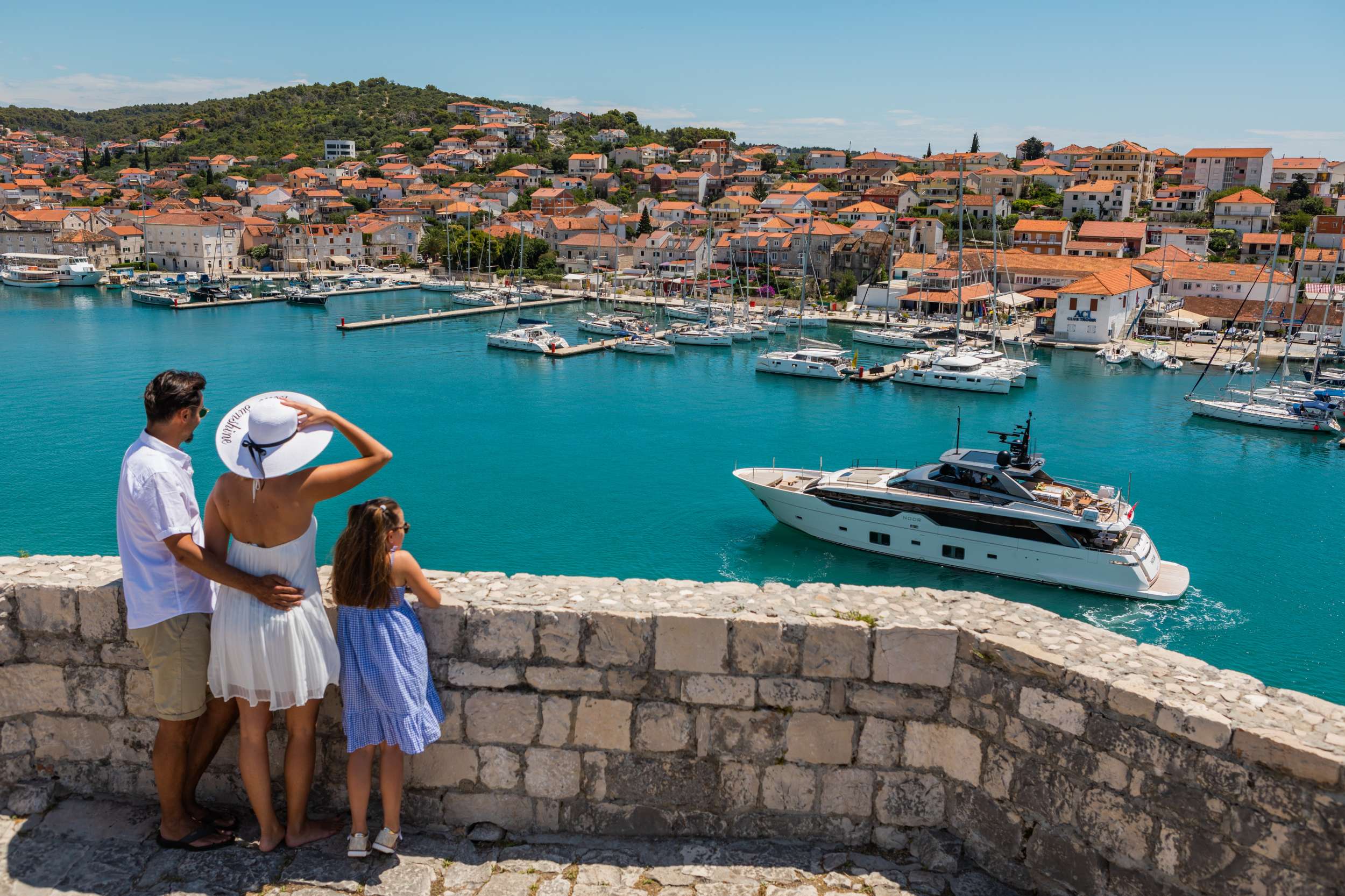 NOOR II Sanlorenzo 102 - anchored