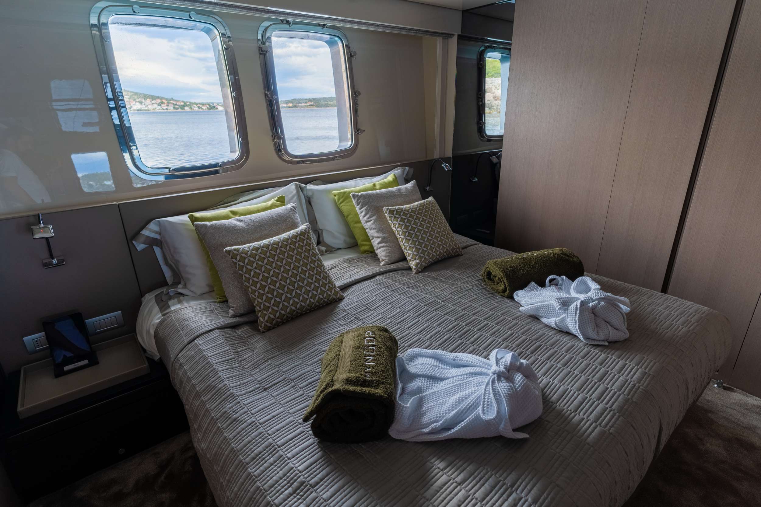 NOOR II Sanlorenzo 102 - master cabin