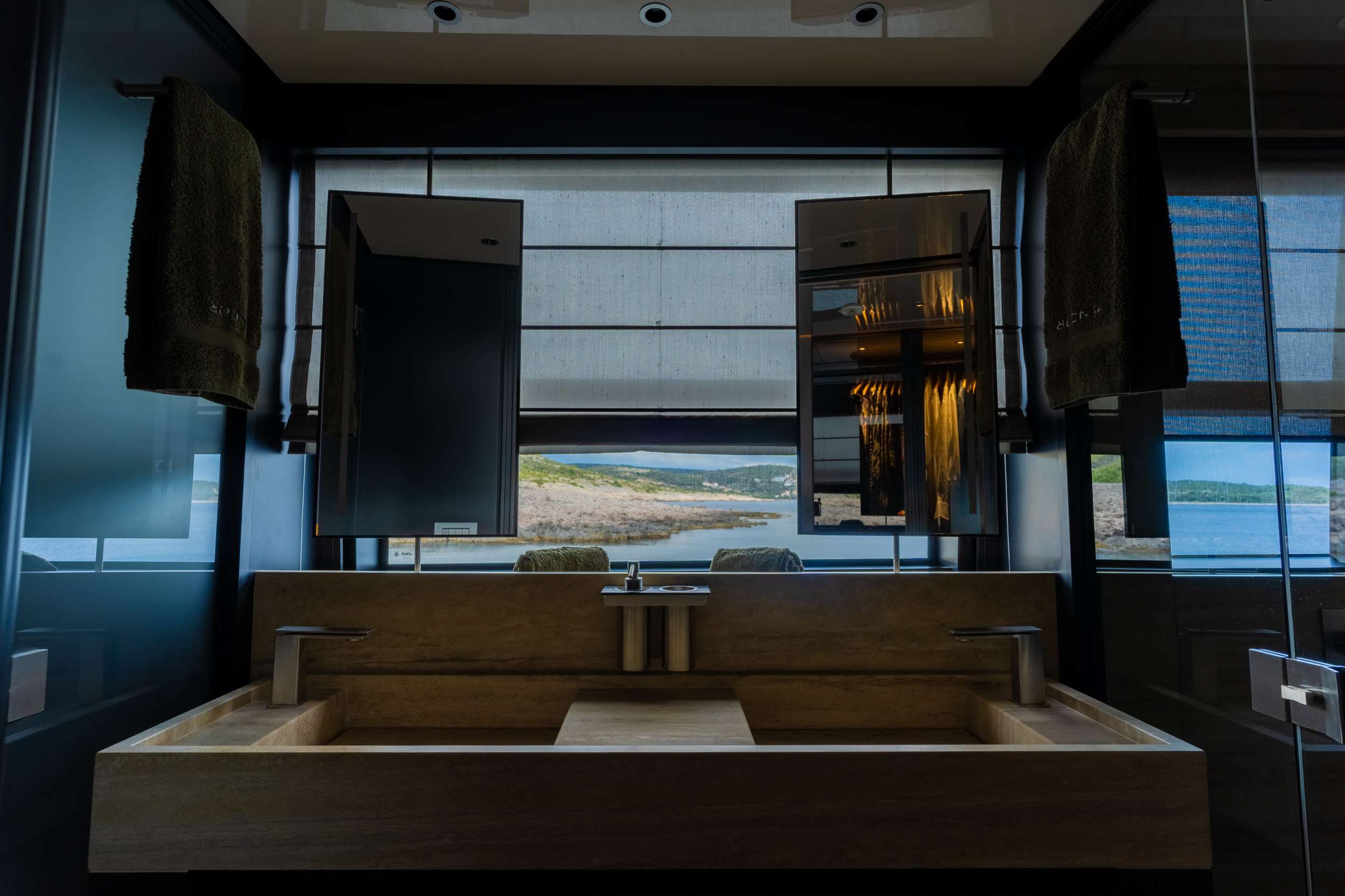 NOOR II Sanlorenzo 102 - twin cabin bathrrom