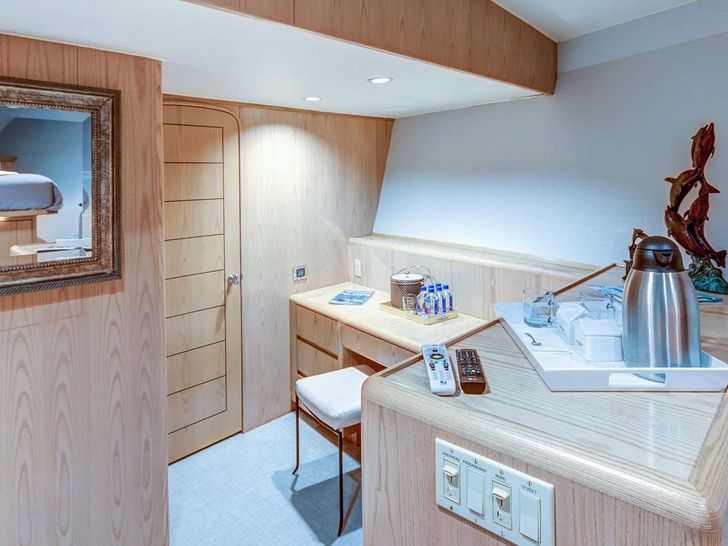 XOXO - VIP Cabin XOXO - VIP Cabin