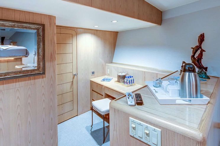 Charter Yacht XOXO - BROWARD 111 - 4 Cabins - Bahamas - Nassau - New England - Florida - Fort Lauderdale