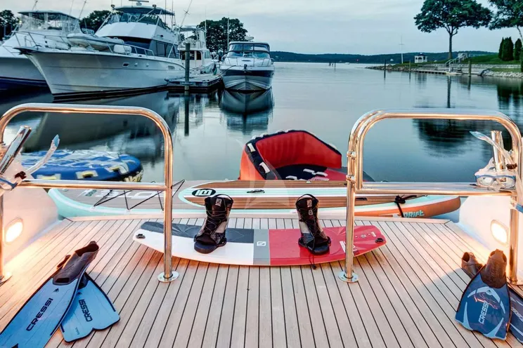 Charter Yacht XOXO - BROWARD 111 - 4 Cabins - Bahamas - Nassau - New England - Florida - Fort Lauderdale