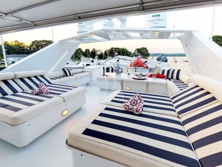 XOXO - Flybridge XOXO - Flybridge