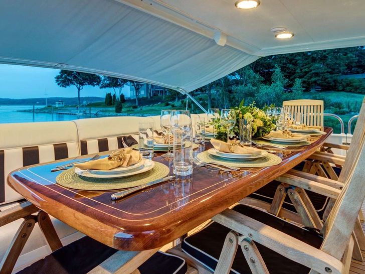 XOXO - Aft deck XOXO - Aft deck