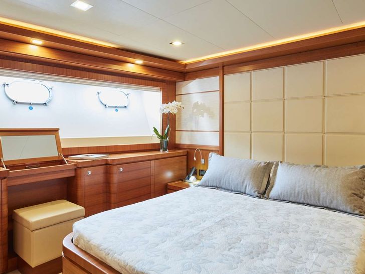 BEST OFF - Double Cabin BEST OFF - Double Cabin