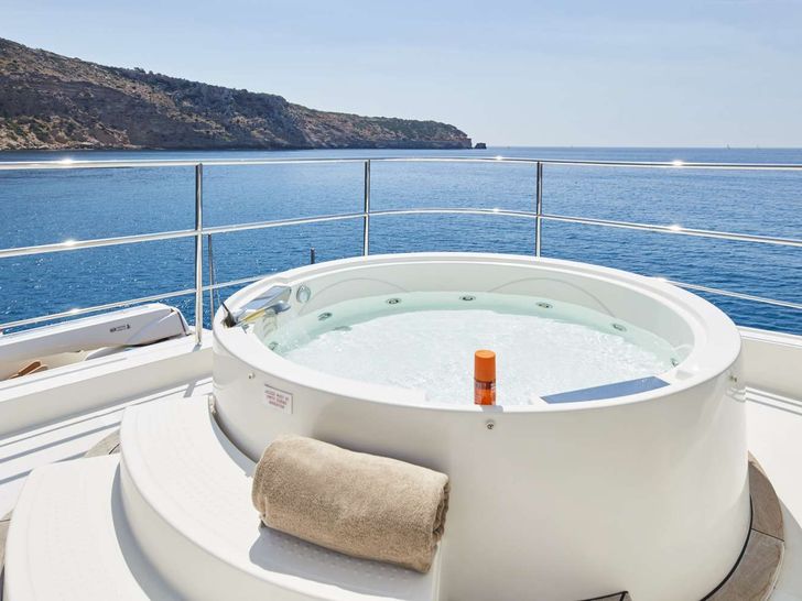 BEST OFF - Sun Deck Jacuzzi BEST OFF - Sun Deck Jacuzzi