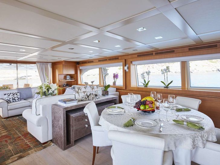 BEST OFF - Main Salon BEST OFF - Main Salon