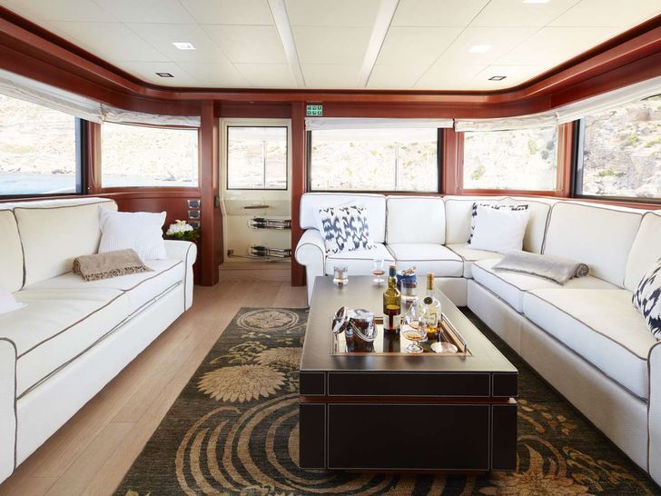 BEST OFF - Upper Salon BEST OFF - Upper Salon