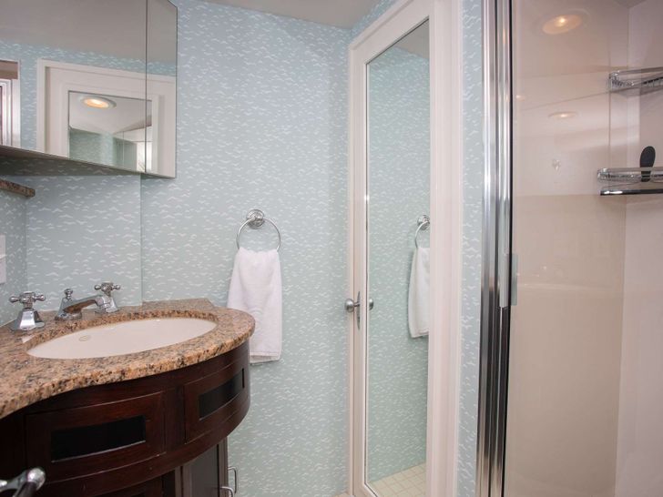 SOVEREIGN Burger 97 Ensuite Bathroom SOVEREIGN Burger 97 Ensuite Bathroom