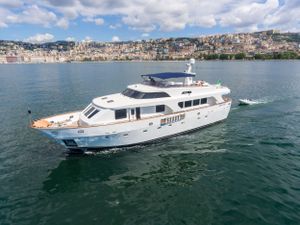 SHANGRA - Custom Line Navetta 87 ft - Olbia - Naples - Sicily - Sardinia - Riviera - Corsica SHANGRA - Custom Line Navetta 87 ft - Olbia - Naples - Sicily - Sardinia - Riviera - Corsica