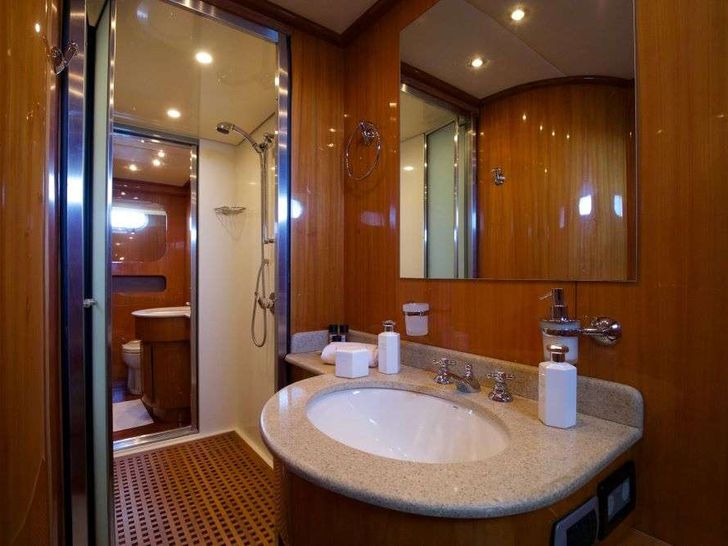 SHANGRA - Custom Line Navetta 87 ft,master bathroom SHANGRA - Custom Line Navetta 87 ft,master bathroom