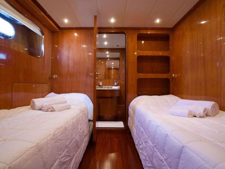 SHANGRA - Custom Line Navetta 87 ft,twin cabin SHANGRA - Custom Line Navetta 87 ft,twin cabin