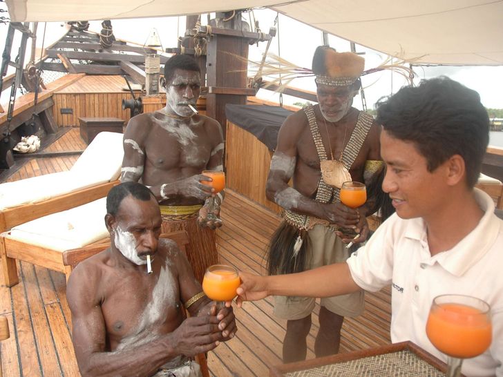 SILOLONA Phinisi 50m - Asmat Tribe visiting SILOLONA Phinisi 50m - Asmat Tribe visiting