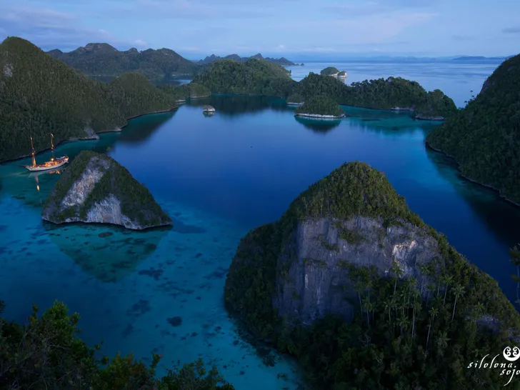 SILOLONA Phinisi 50m - Raja Ampat SILOLONA Phinisi 50m - Raja Ampat