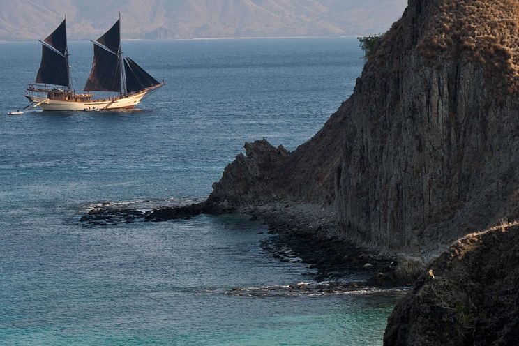 Charter Yacht SILOLONA - Phinisi 50m - 5 Cabins - Labuan Bajo - Komodo - Raja Ampat - Indonesia