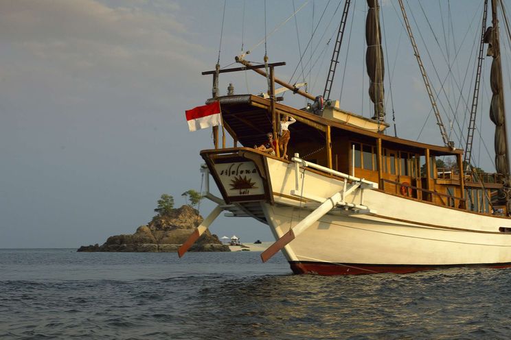 Charter Yacht SILOLONA - Phinisi 50m - 5 Cabins - Labuan Bajo - Komodo - Raja Ampat - Indonesia