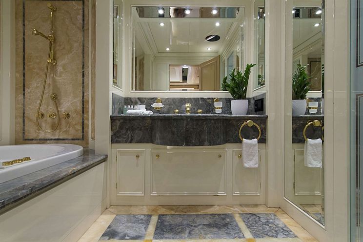 Charter Yacht INVADER - Codecasa 164 - 5 Cabins - Athens