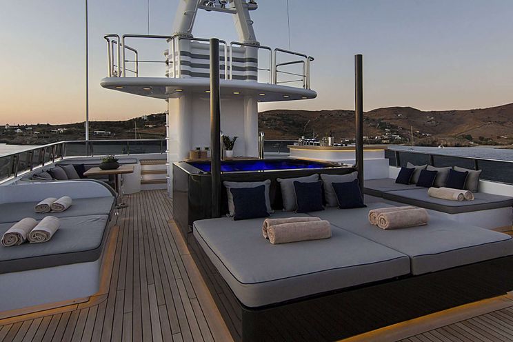 Charter Yacht INVADER - Codecasa 164 - 5 Cabins - Athens