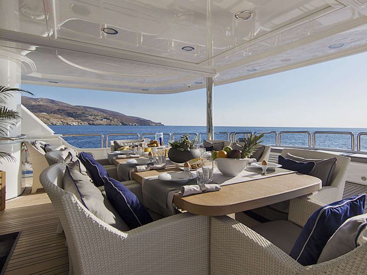 INVADER Codecasa 164 Main deck aft dining INVADER Codecasa 164 Main deck aft dining