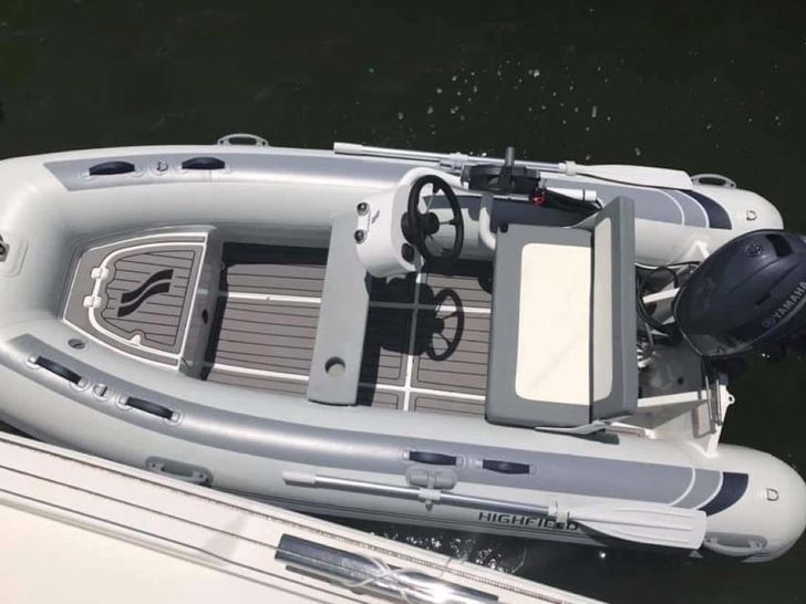 LADY CATRON - Tender 2 LADY CATRON - Tender 2