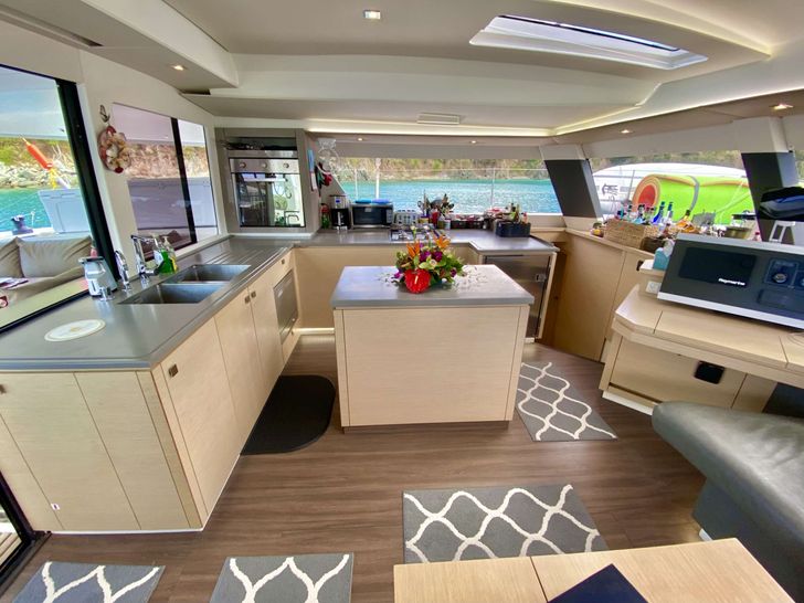 LADY CATRON - Galley LADY CATRON - Galley