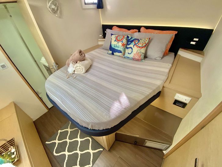 LADY CATRON - Cabin 2 LADY CATRON - Cabin 2