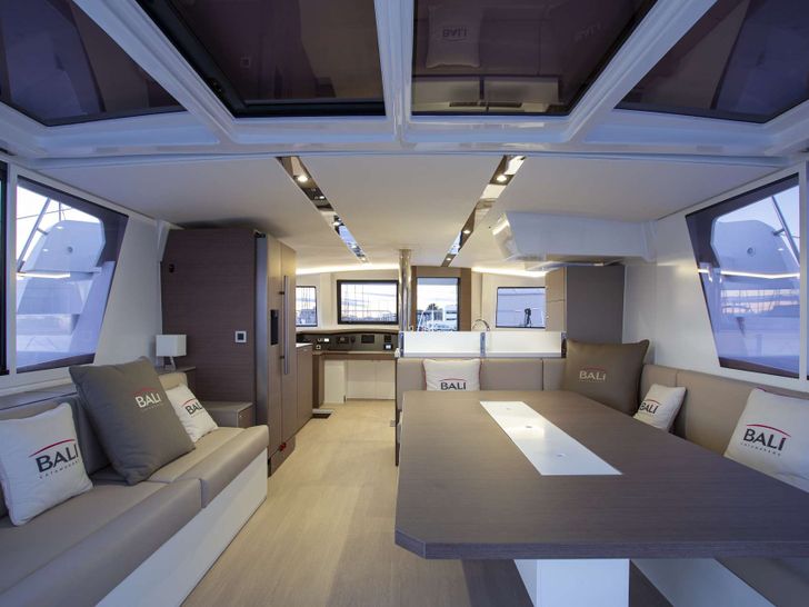 TATANI Bali 4.8 - saloon TATANI Bali 4.8 - saloon