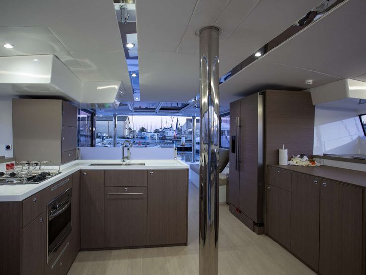 TATANI Bali 4.8 - galley TATANI Bali 4.8 - galley