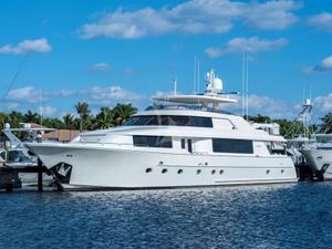 WILD KINGDOM - Wesport 112 - 4 Cabins - Bahamas - Nassau - Paradise Island - Georgetown - Newport - Rhode Island WILD KINGDOM - Wesport 112 - 4 Cabins - Bahamas - Nassau - Paradise Island - Georgetown - Newport - Rhode Island
